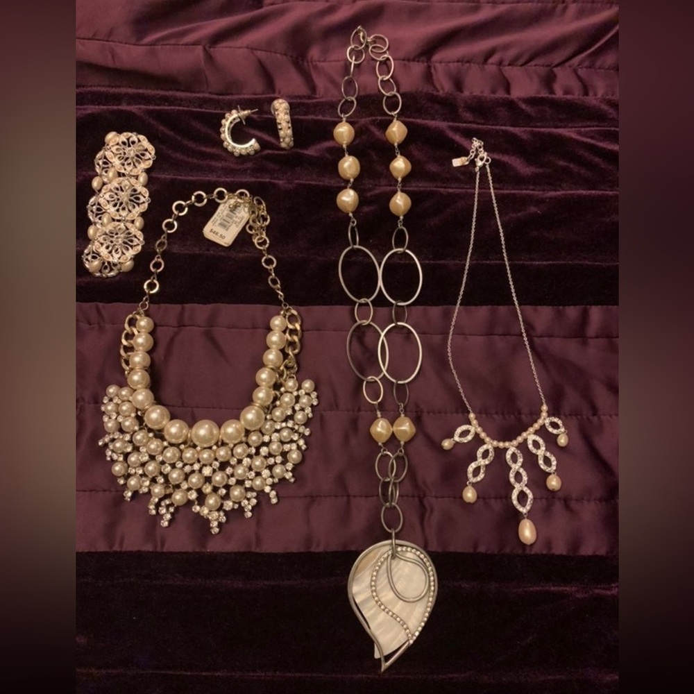 Necklace earrings bracelets jewelry set